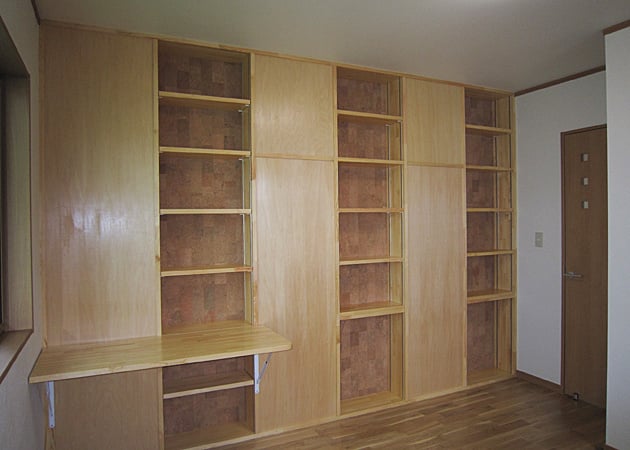 子供が独立した時に、本棚を撤去し、 14帖のワンルームの部屋にもどす計画でリフォームしました。